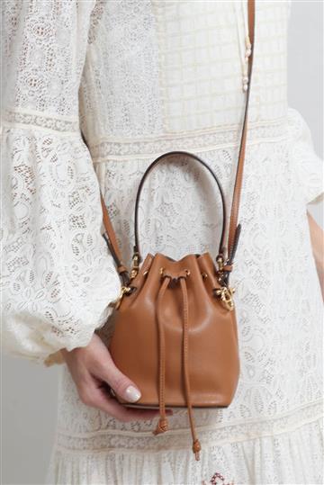 Bolsa Fendi Mini Mon Bucket Caramelo